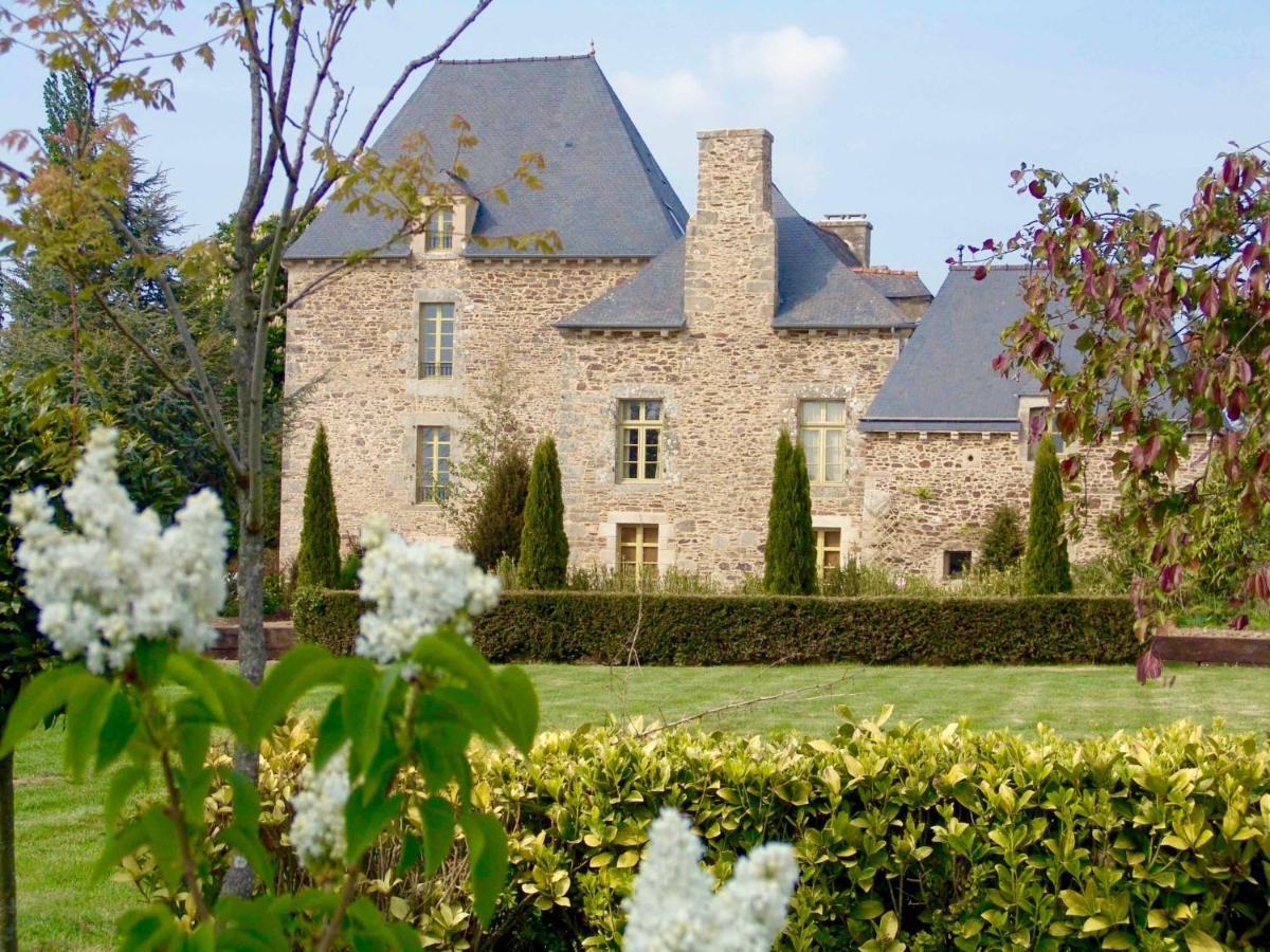 Gite La Passerelle - Manoir Le Plessix Madeuc Corseul Eksteriør billede